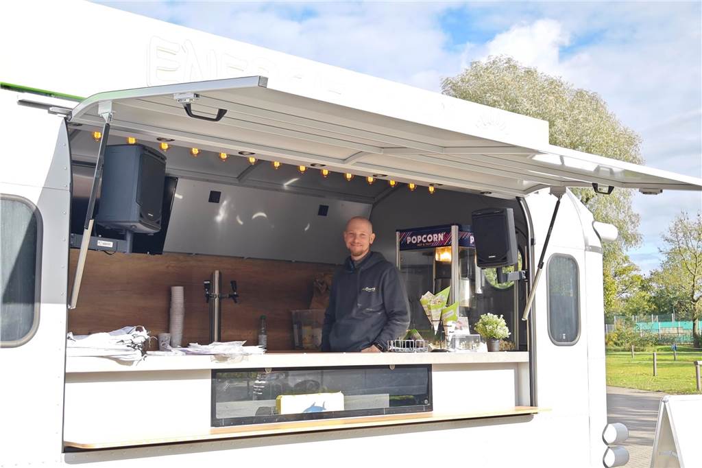 Gratis Wasser und Popcorn gab es am Wagen der Lokakwerke und auch für den kleinen Hunger gab es einen Imbisswagen.