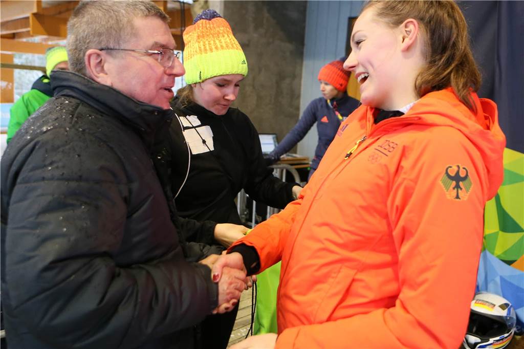 Fit und gesund zurück auf der Bahn: Laura Nolte jagt EM-Gold IOC-Boss Thomas Bach gratuliert Laura Nolte.