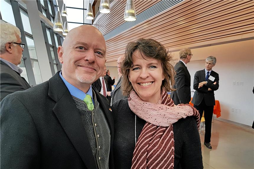 Sierau will 40-jährige Verbindung mit US-Stadt ausbauen Greg und Lynn Engle vom Sister City Committee in Buffalo engagieren sich stark für die Städtepartnerschaft mit Dortmund.