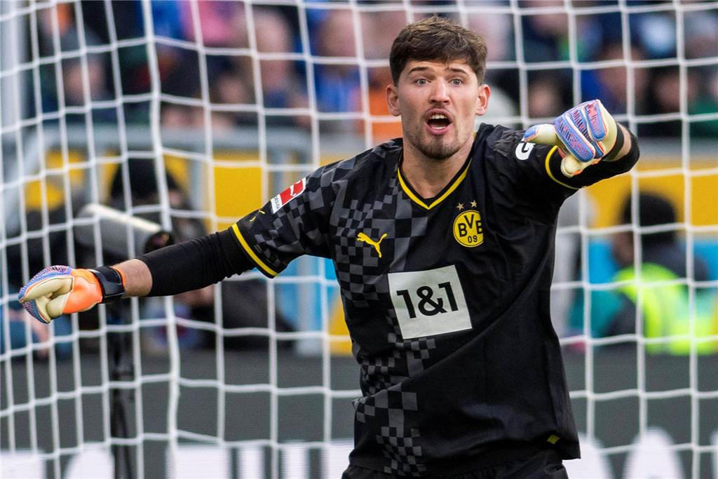 Gregor Kobel gibt Anweisungen.