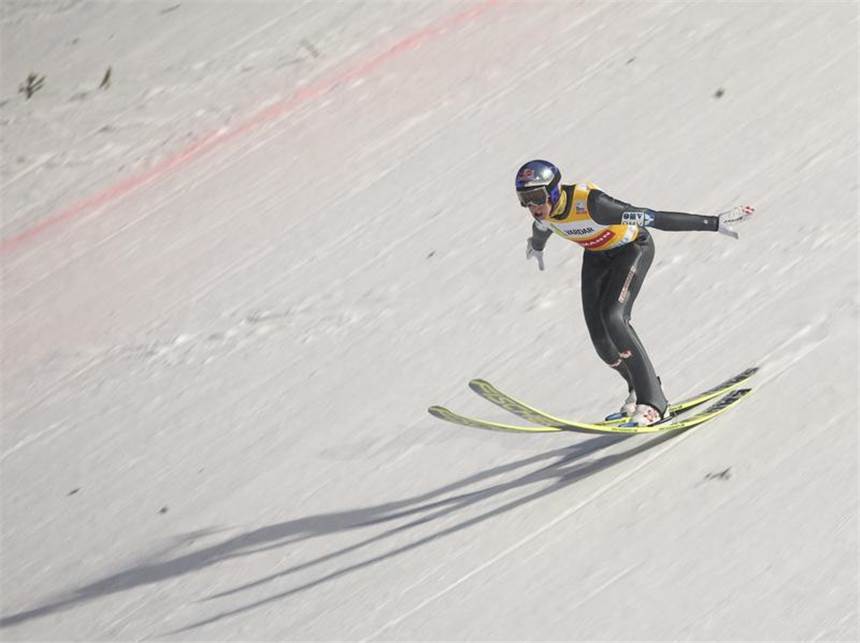 Schlierenzauer zieht mit Nykänen gleich - Neumayer 8. Gregor Schlierenzauer landet in Vikersund nach 240 Metern. Foto: Terje Bendiksby