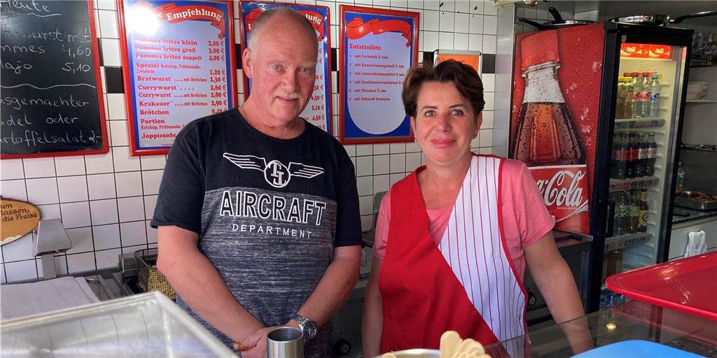 Ist die Frittenfett-Krise überstanden? Dorstener Imbiss-Betreiber berichten Gregor und Bahra Flerlage in ihren Dorstener Imbiss: Um die Fritteusen für die Pommes zu betreiben, zahlen sie einen hohen Preis.