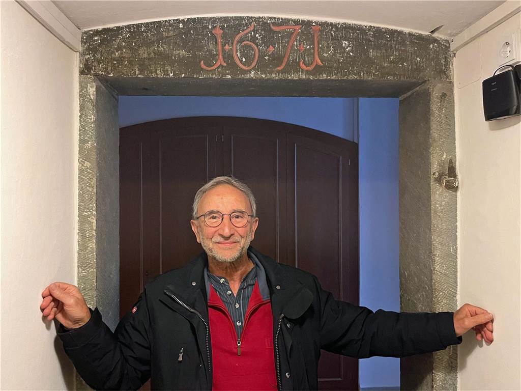 Gregor Zumholz, Vorsitzender des Freundeskreises Kapuzinerkloster Werne, im Durchgang von der Kirche zum eigentlichen Kloster.