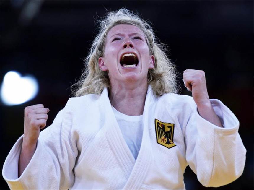 Silbermedaille: Judoka Thiele schafft Sensation Grenzenlos war Thieles Jubel nach dem Kampfrichterentscheid im Halbfinale gegen Chen Fei. Foto: Franck Robichon