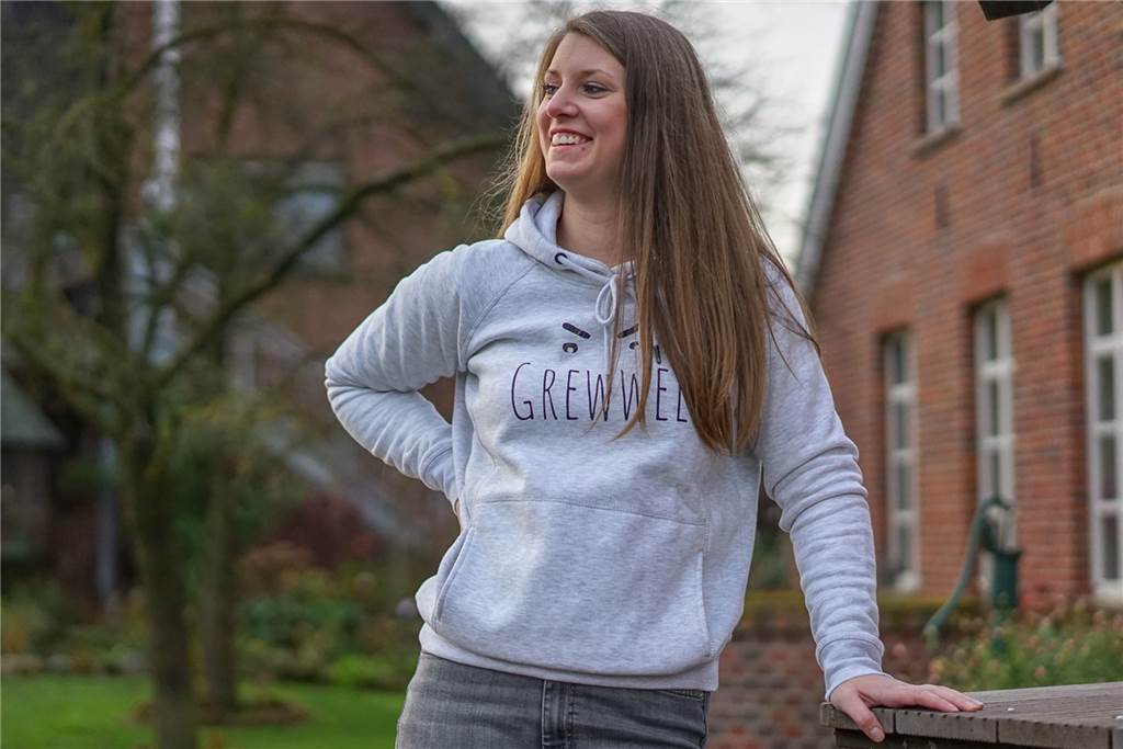 Kleidung für Lokalpatrioten wie Däömerske Schäöpkes und Kirmeskinder „Grewwel“ steht auf dieser Variante des Pullovers.