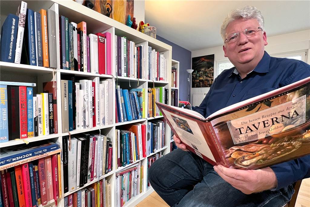 Hartmut Ganzke ist Koch und Kumpeltyp – aber nicht zu unterschätzen Grob geschätzte über 500 Kochbücher nennt Hartmut Ganzke sein Eigen.