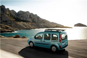 Groß in Fahrt: Freunde des Hochdachkombis Kangoo von Renault schätzen vor allem die großzügigen Platzverhältnisse. Foto: Renault