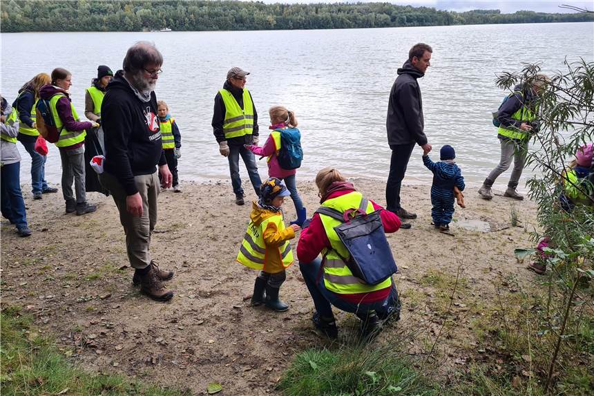 Silbersee III in Haltern: Naturschützer sammeln viel Müll im Uferbereich Groß und Klein sammelten gemeinsam Müll am Halterner Silbersee III.