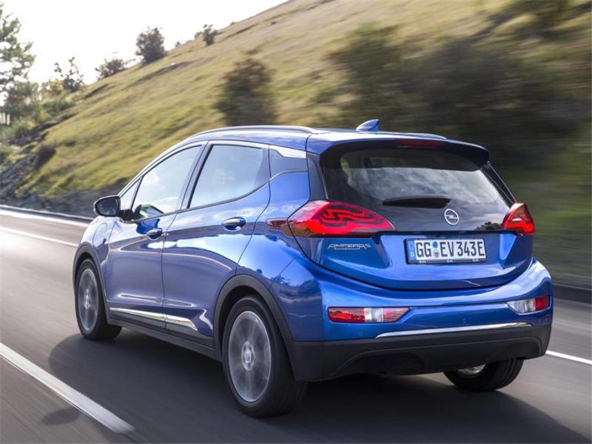 Großartig ist auch seine Leistung: Die E-Maschine kommt auf 150 kW/204 PS und ein maximales Drehmoment von 360 Newtonmeter. Damit beschleunigt der Ampera-E in 7,3 Sekunden von 0 auf Tempo 100. Foto: Opel