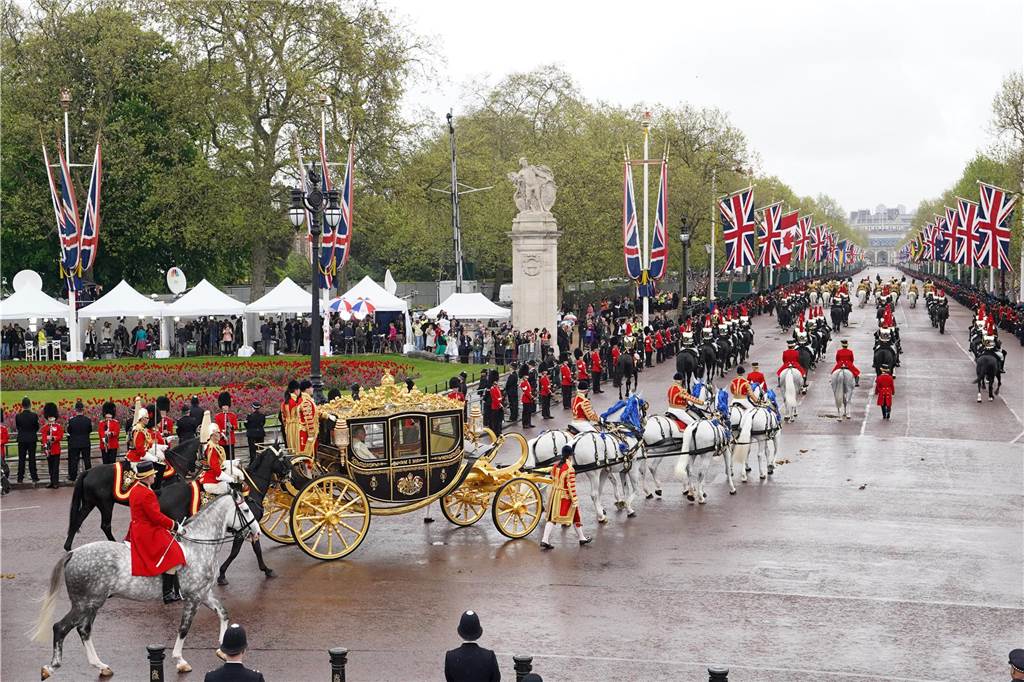 Krönung von Charles III. in London: Gästeliste, Ablauf, Programm Großbritanniens König Charles III. und Königsgemahlin Camilla fahren in der Staatskutsche zum Diamantenen Jubiläum («Diamond Jubilee State Coach») entlang der Prachtstraße The Mall. Zur Krönung von König Charles III. werden zahlreiche Gäste in London erwartet.