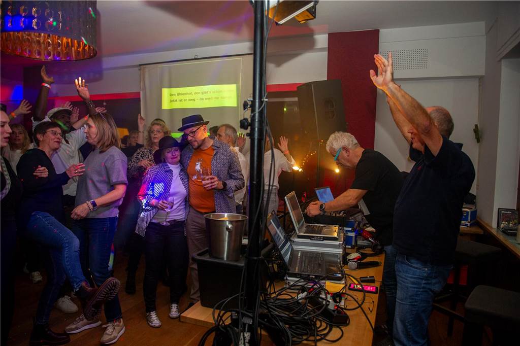 Große Abschiedsparty im Uhlenhof.
