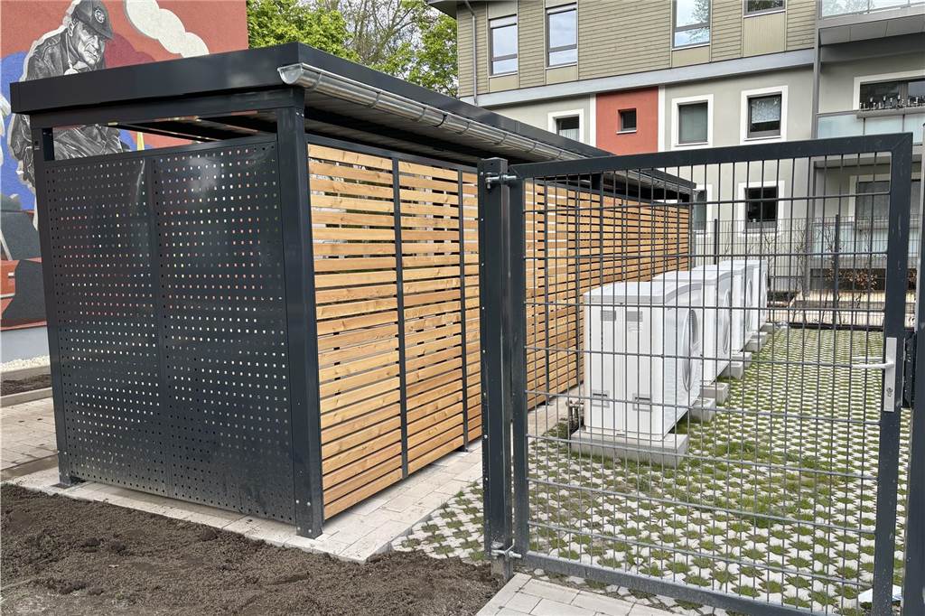 Umzug ums Eck: Monika Franzen lebt seit 55 Jahren im Quartier Fahrradboxen und Wärmepumpen im bereits fertiggestellten Teil der Siedlung an der Thielenstraße in Huckarde.