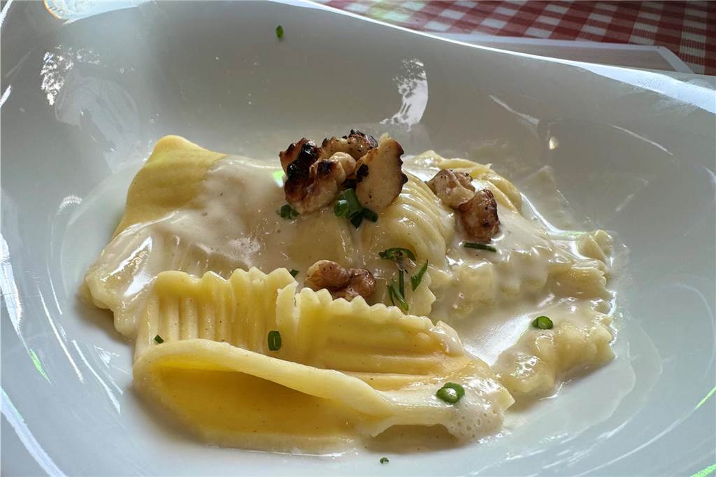 Sechs-Gänge-Menü mit Riesen-Weinflaschen und Überraschung in der Trattoria 2. Gang bei der Big Botte Party in der Trattoria Puglia in Castrop-Rauxel