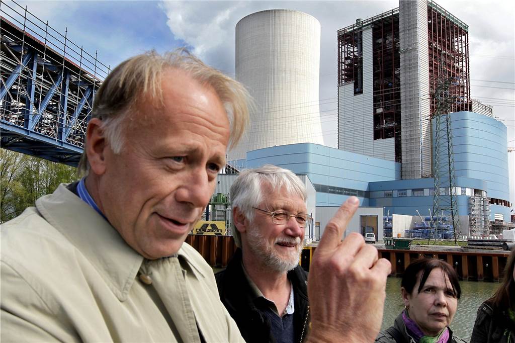 Uniper: Das Kraftwerk Datteln 4 gehört künftig dem Staat – aber was macht er damit? Eine Gruppe steht vor dem Dattelner Kraftwerk.