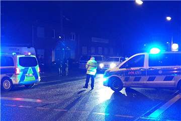 Großeinsatz an der Ludwigstraße in Oer-Erkenschwick. "Wir haben eine Verlobung gefeiert", wundert sich Nader Mahmoud über das Aufgebot.