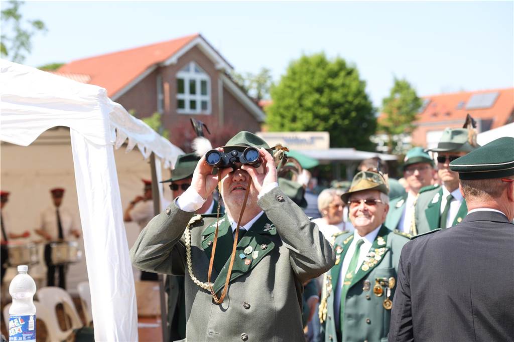 Großer Andrang beim ersten Cappenberger Vogelschießen seit fünf Jahren: Das ganze Dorf war auf den Beinen.