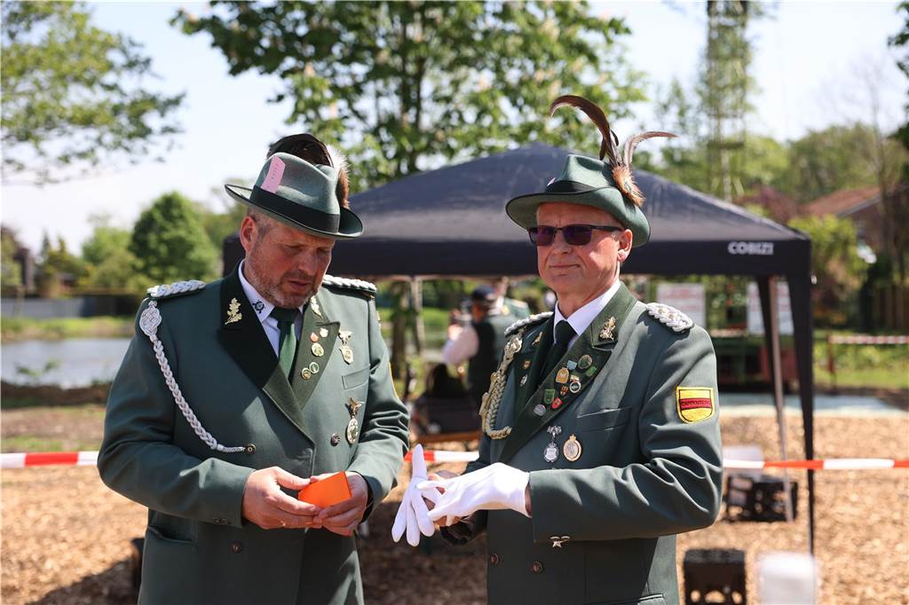Großer Andrang beim ersten Cappenberger Vogelschießen seit fünf Jahren: Das ganze Dorf war auf den Beinen.