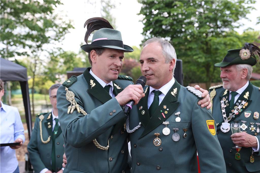 Großer Andrang beim ersten Cappenberger Vogelschießen seit fünf Jahren: Das ganze Dorf war auf den Beinen.