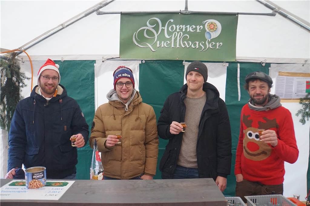 Viele Bilder vom Weihnachtsmarkt Herbern: Der Nikolaus verteilte Geschenke Großer Andrang herrschte auf dem Weihnachtsmarkt in Herbern am 1. Advent (3. Dezember).
