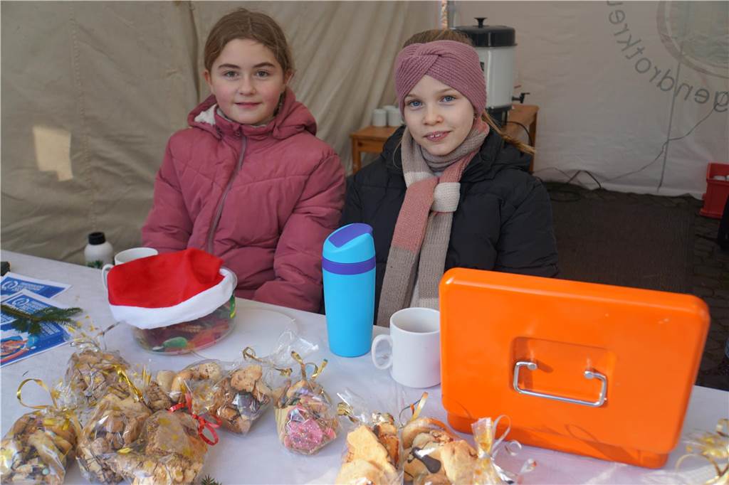 Viele Bilder vom Weihnachtsmarkt Herbern: Der Nikolaus verteilte Geschenke Großer Andrang herrschte auf dem Weihnachtsmarkt in Herbern am 1. Advent (3. Dezember).