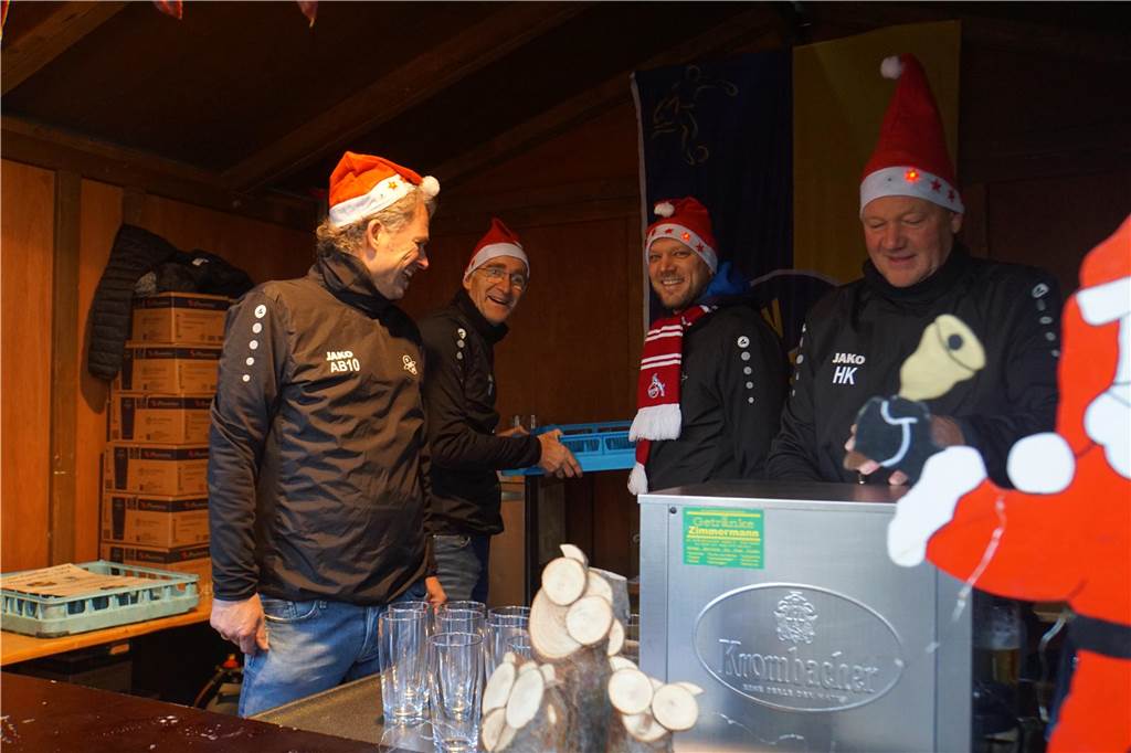 Viele Bilder vom Weihnachtsmarkt Herbern: Der Nikolaus verteilte Geschenke Großer Andrang herrschte auf dem Weihnachtsmarkt in Herbern am 1. Advent (3. Dezember).