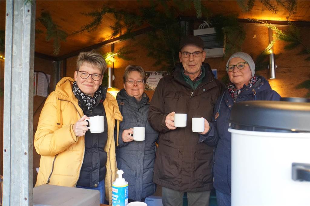 Viele Bilder vom Weihnachtsmarkt Herbern: Der Nikolaus verteilte Geschenke Großer Andrang herrschte auf dem Weihnachtsmarkt in Herbern am 1. Advent (3. Dezember).