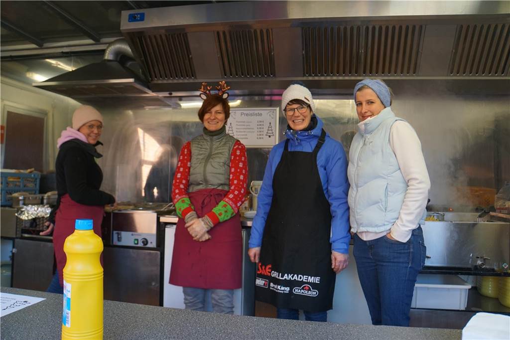 Viele Bilder vom Weihnachtsmarkt Herbern: Der Nikolaus verteilte Geschenke Großer Andrang herrschte auf dem Weihnachtsmarkt in Herbern am 1. Advent (3. Dezember).