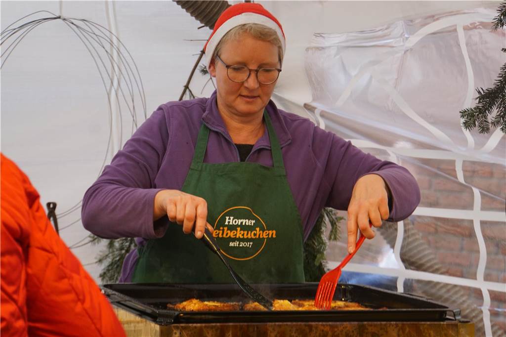 Viele Bilder vom Weihnachtsmarkt Herbern: Der Nikolaus verteilte Geschenke Großer Andrang herrschte auf dem Weihnachtsmarkt in Herbern am 1. Advent (3. Dezember).