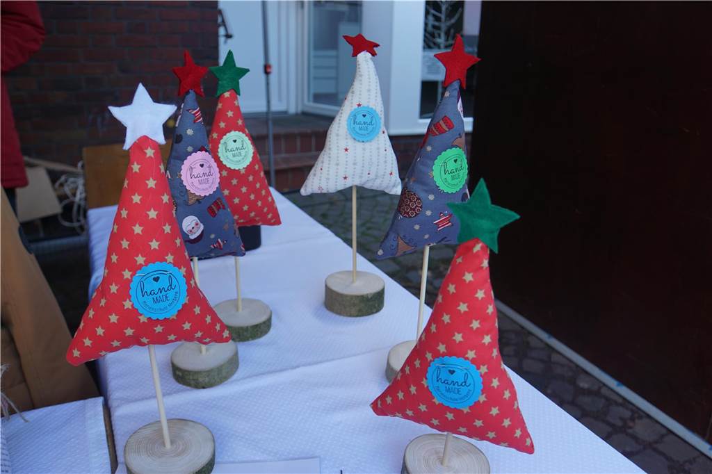 Viele Bilder vom Weihnachtsmarkt Herbern: Der Nikolaus verteilte Geschenke Großer Andrang herrschte auf dem Weihnachtsmarkt in Herbern am 1. Advent (3. Dezember).