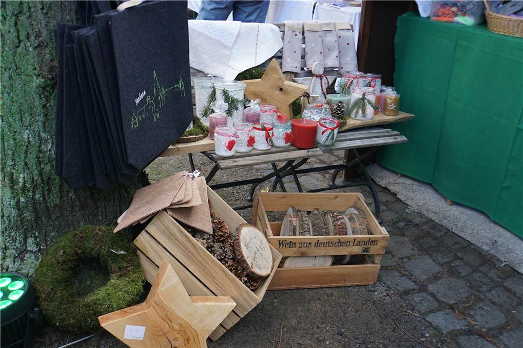 Viele Bilder vom Weihnachtsmarkt Herbern: Der Nikolaus verteilte Geschenke Großer Andrang herrschte auf dem Weihnachtsmarkt in Herbern am 1. Advent (3. Dezember).