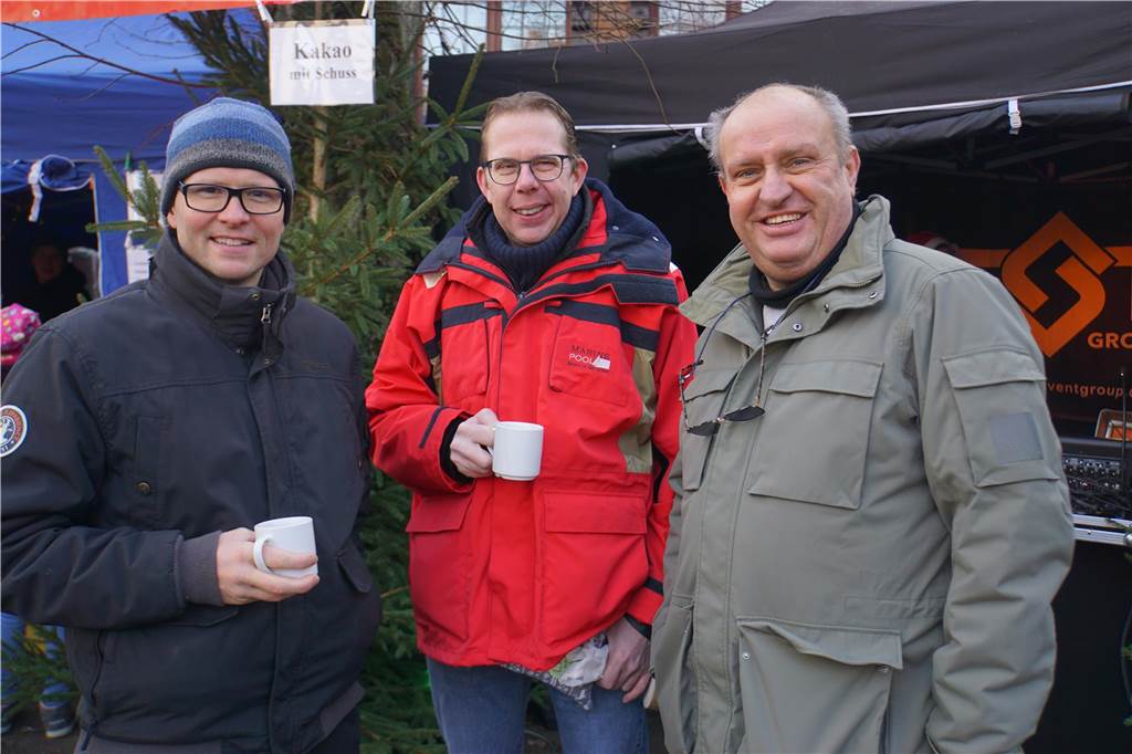 Viele Bilder vom Weihnachtsmarkt Herbern: Der Nikolaus verteilte Geschenke Großer Andrang herrschte auf dem Weihnachtsmarkt in Herbern am 1. Advent (3. Dezember).