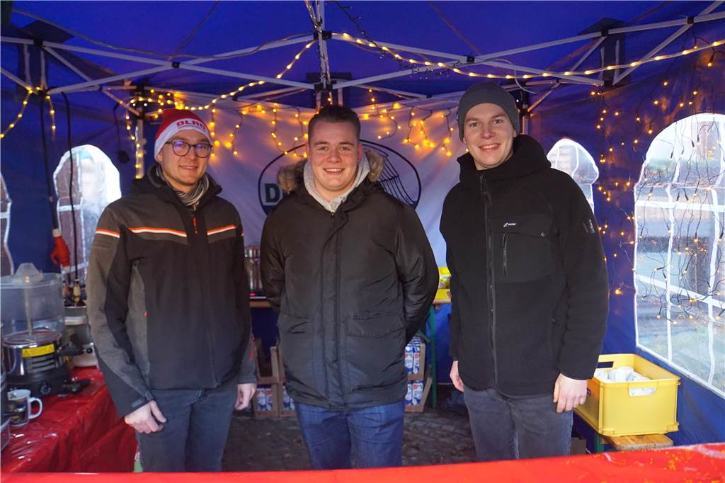 Viele Bilder vom Weihnachtsmarkt Herbern: Der Nikolaus verteilte Geschenke Großer Andrang herrschte auf dem Weihnachtsmarkt in Herbern am 1. Advent (3. Dezember).