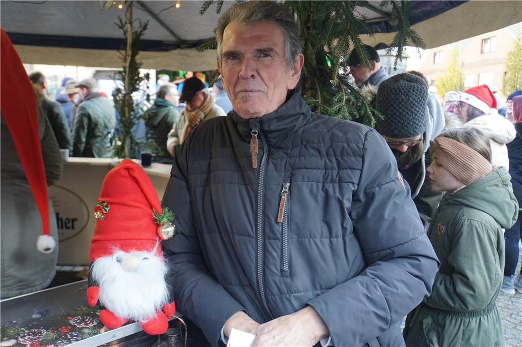 Viele Bilder vom Weihnachtsmarkt Herbern: Der Nikolaus verteilte Geschenke Großer Andrang herrschte auf dem Weihnachtsmarkt in Herbern am 1. Advent (3. Dezember).