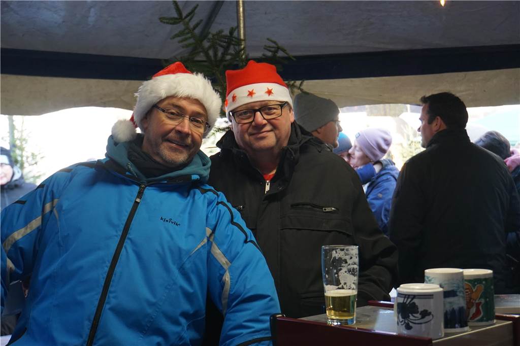 Viele Bilder vom Weihnachtsmarkt Herbern: Der Nikolaus verteilte Geschenke Großer Andrang herrschte auf dem Weihnachtsmarkt in Herbern am 1. Advent (3. Dezember).