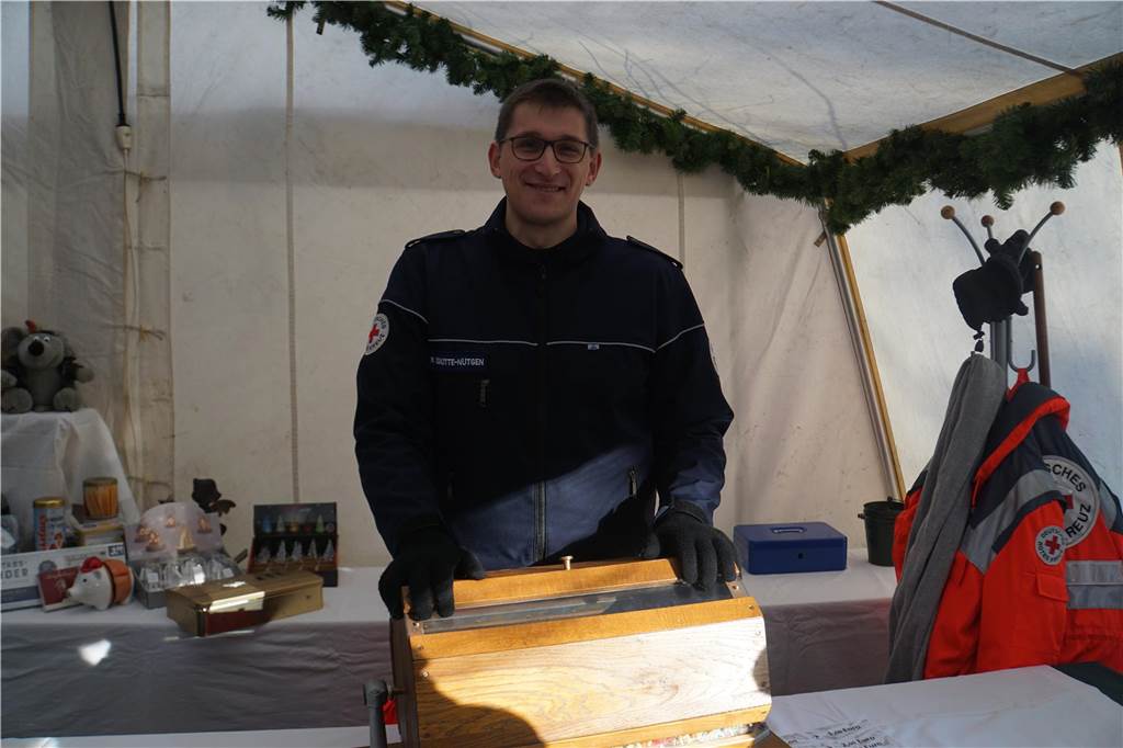 Viele Bilder vom Weihnachtsmarkt Herbern: Der Nikolaus verteilte Geschenke Großer Andrang herrschte auf dem Weihnachtsmarkt in Herbern am 1. Advent (3. Dezember).