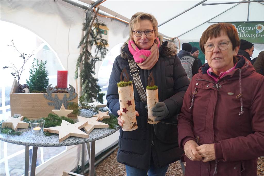Viele Bilder vom Weihnachtsmarkt Herbern: Der Nikolaus verteilte Geschenke Großer Andrang herrschte auf dem Weihnachtsmarkt in Herbern am 1. Advent (3. Dezember).