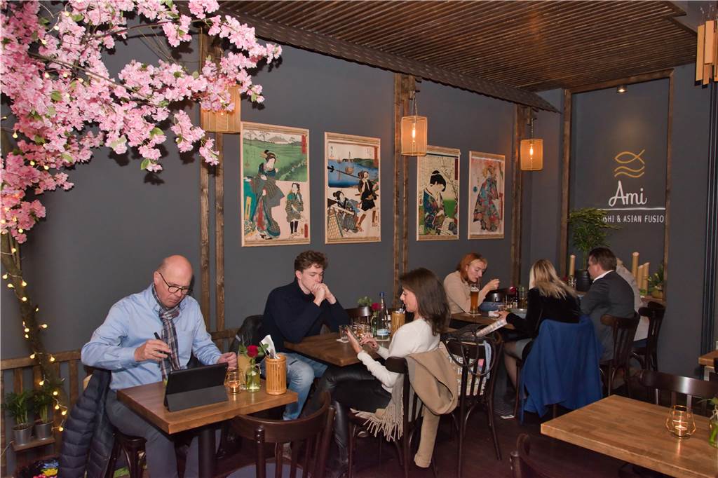 Neues Restaurant im Kaiserviertel serviert Sushi mit Nebeleffekt Großer Andrang in der Mittagszeit: Zwei Tage nach der Eröffnung freuen sich die Gastronomie-Betreiber bereits über Kunden