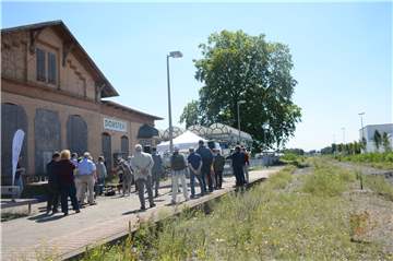 Großer Bahnhof am Bahnhof Dorsten: Das Eisenbahnbundesamt hat die Flächen für den Umbau des Gebäudes, für den neuen Rad- und Fußweg und den geplanten Vorplatz freigegeben.