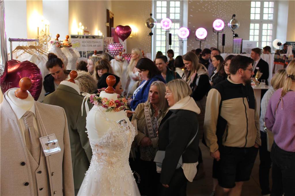 Hochzeitsmesse in Herten: Heiraten ganz in Weiß? Viele Besucher fanden sich zur Hochzeitsmesse im Schloss Herten am 23.02.2025 ein.