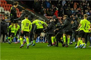Großer BVB-Jubel nach dem Sieg bei Manchester United.