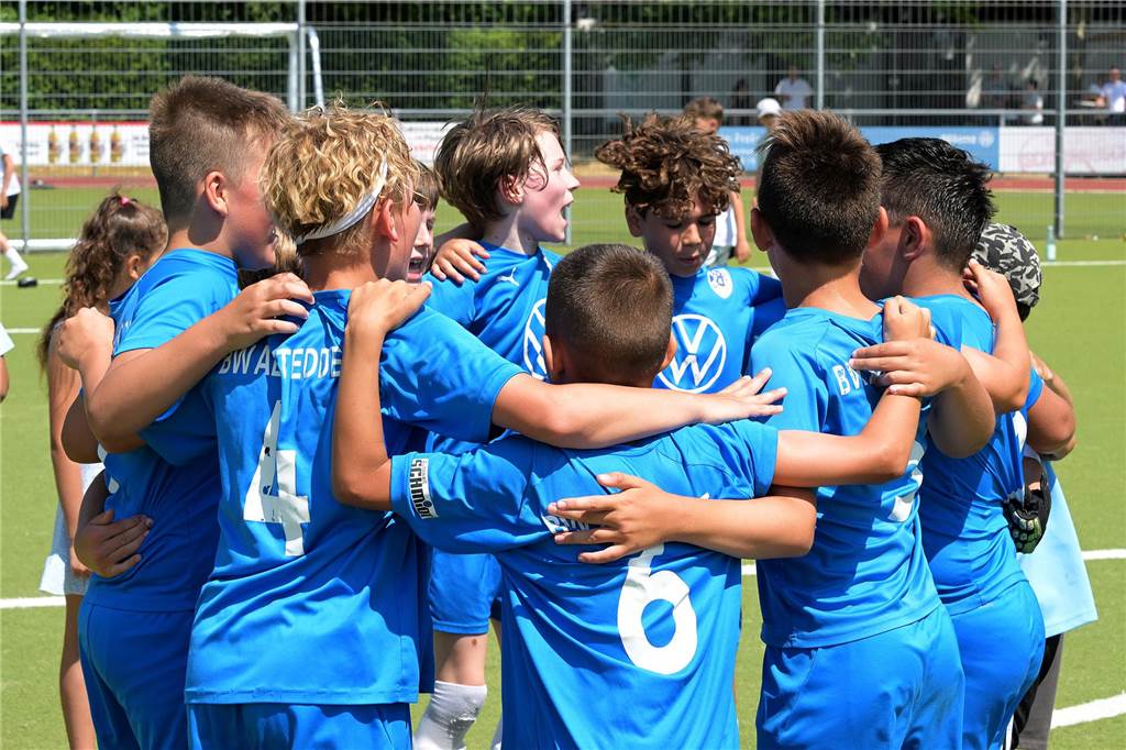 Westfalia Wethmar und BW Alstedde dominieren Die Spieler von BW Alstedde jubeln im Kreis.