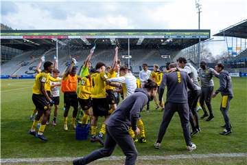 Großer Jubel bei der U19 von Borussia Dortmund über den Einzug in das Pokalfinale.