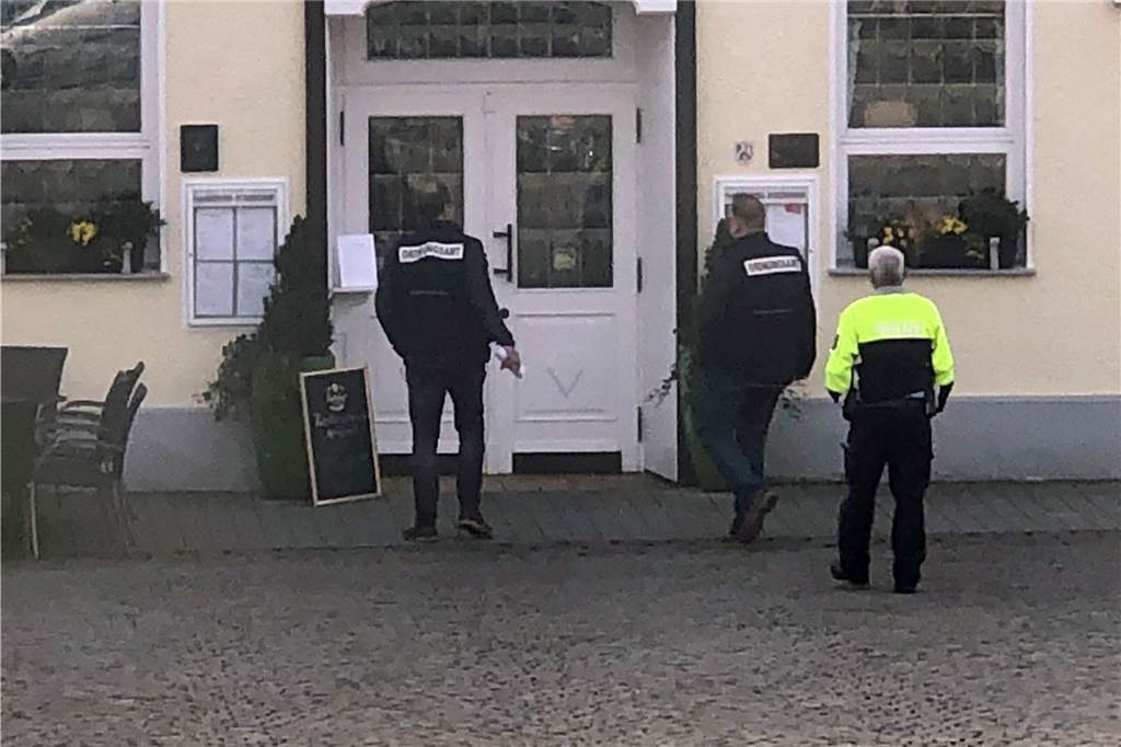 Ordnungsamt kontrolliert Geschäftsschließung in Werne: Nur einer zeigte sich bockig Großes Lob für die Werner: Fast alle halten sich an die Schutzbestimmungen.