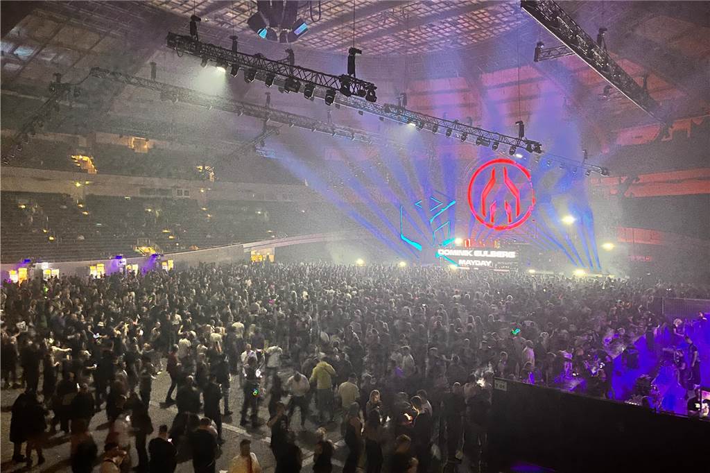 Mit 40 zum ersten Mal auf der Mayday: Harter Techno, weicher Kern Großes Tanzvergnügen für Techno-Fans: Zum 31. Mal feierten Tausende bei der Mayday in den Westfalenhallen.