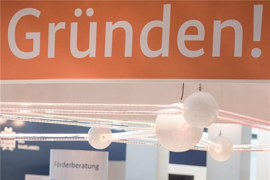 Leer gefegter Arbeitsmarkt belastet Existenzgründungen „Gründen!“ steht auf der Computermesse CeBIT an einem Stand. Die gute Lage auf dem Arbeitsmarkt dämpft das Interesse an einer Selbstständigkeit. Foto: Ole Spata