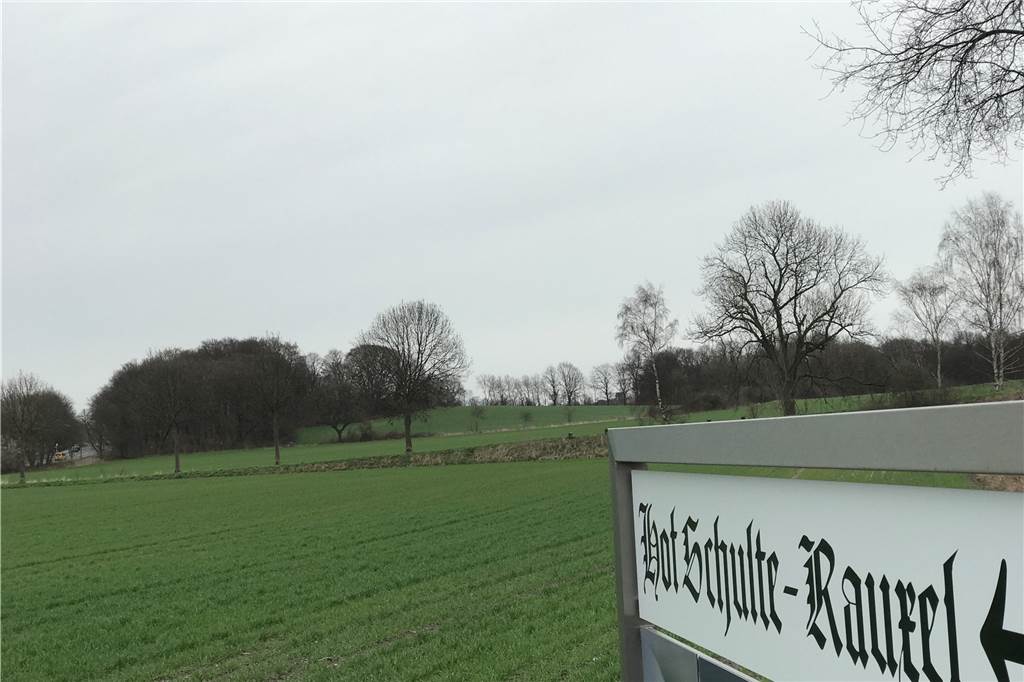 Dorf Rauxel: Eine sehr ruhige Gegend, aber die Geselligkeit fehlt Grünflächen sind im Dorf Rauxel schnell erreichbar. Ein Plus unter anderem für Gordon Ricken, der mit seinem Hund Tyson oft spazieren geht.