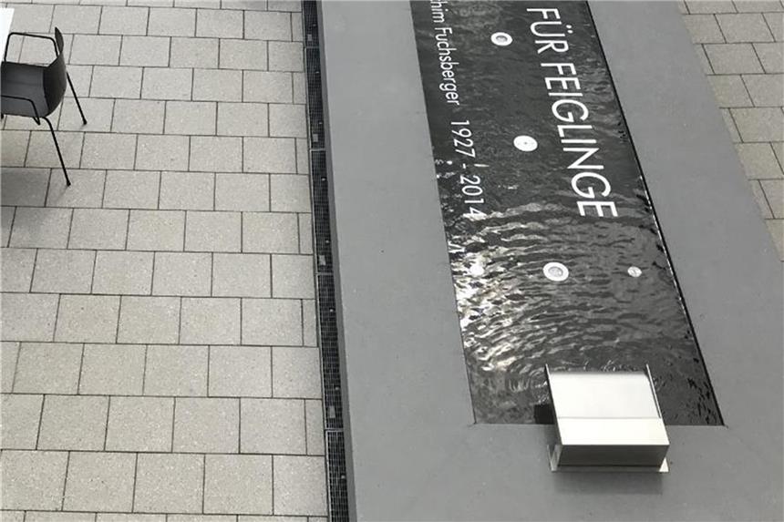 Grünwald gedenkt Joachim Fuchsberger mit einem modernen Brunnen. Foto: Dido Lutz