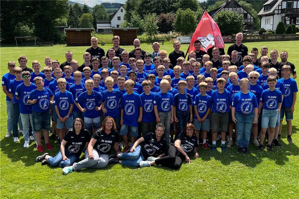 Hilferuf der Messdiener: Gestiegene Kosten machen auch vor Ferienlager nicht Halt Gruppenfoto aus dem Jubiläumslager in Assinghausen