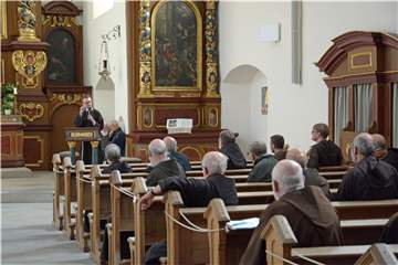 Guardian Romuald Hülsken begrüßte die Mitbrüder im Kapuzinerkloster.