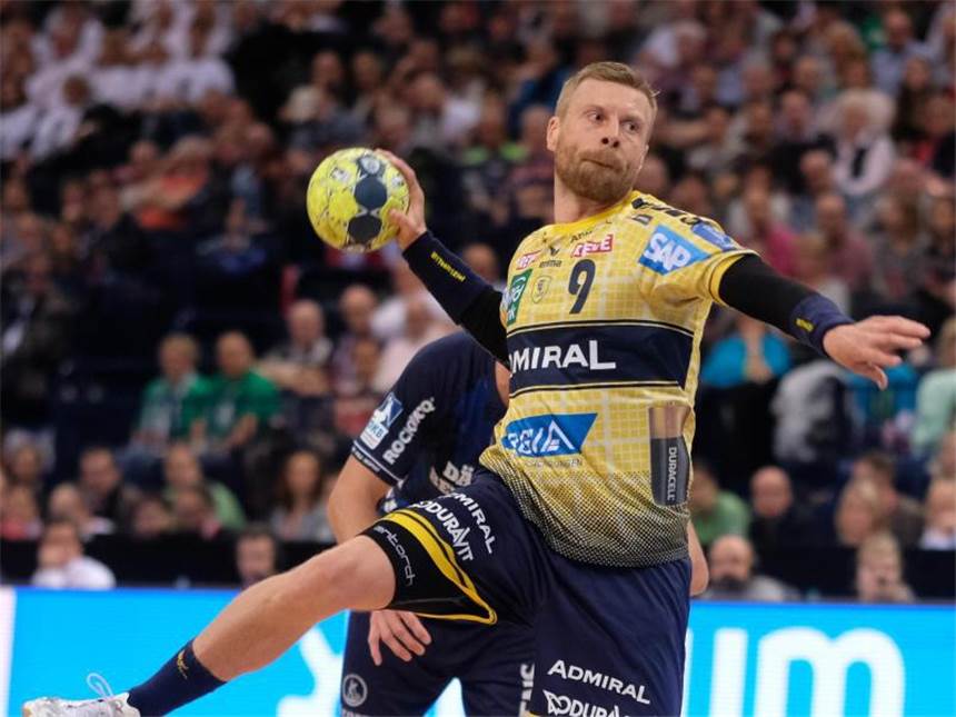 Rhein-Neckar Löwen wieder Tabellenführer Gudjon Valur Sigurdsson war mit sieben Toren bester Werfer der Löwen. Foto: Axel Heimken